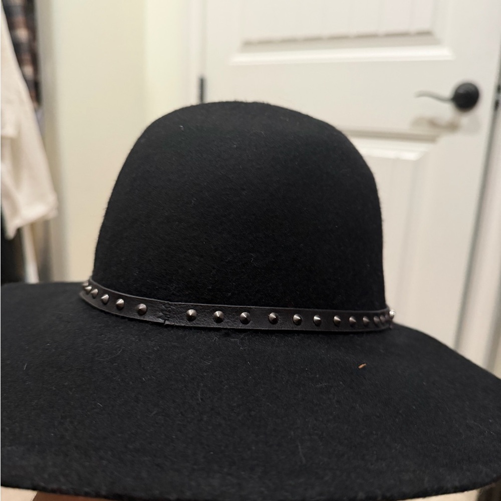 Victoria's Secret Black and Brown Hat Duo - Picture 5 of 9